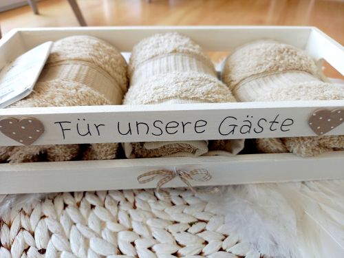 Preview: Körbchen mit 3 Gästehandtüchern * Herz * Beige-Weiß * Shabby