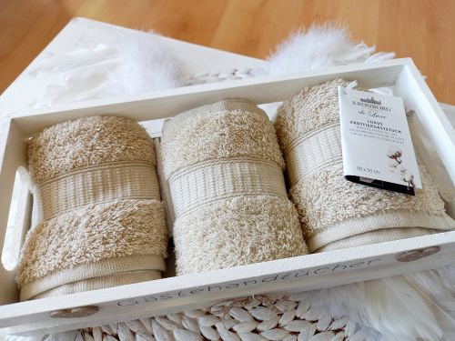 Preview: Körbchen mit 3 Gästehandtüchern * Herz * Beige-Weiß * Shabby