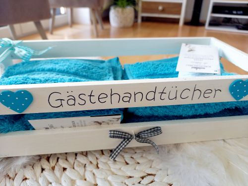Körbchen mit 2 Gästehandtüchern * Herz * Türkis-Weiß