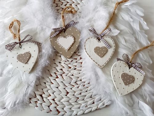 Preview: 4 Herzhänger * Pünktchen * Beige * 8 x 8 x 0,7 cm * Holz