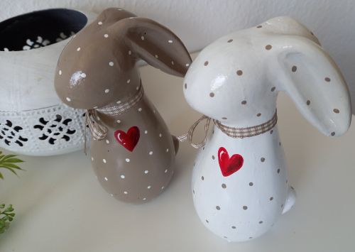 Preview: 2 Osterhasen * Beton * Beige-Weiß * 15 cm * Herz * Hasenpaar * Pünktchen