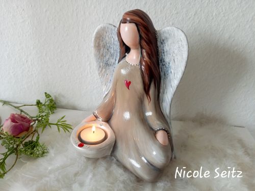 Preview: Engellicht handbemalt * Beige * Herz * Höhe 21 cm * Keramik