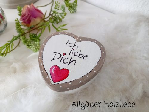 Geschenkdose * Ich liebe Dich * Holzdose * Herz * 9 x 9 x 3 cm * mit Organzabeutel und Rosenblättern