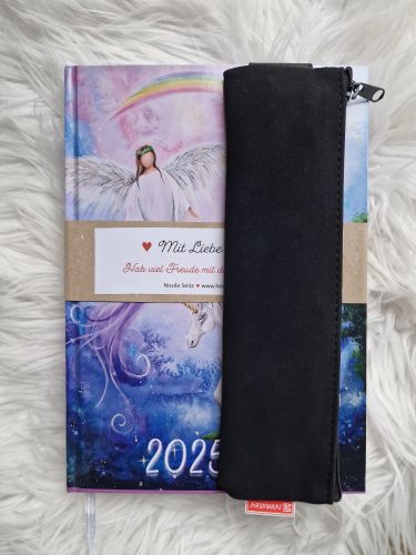 Bundle Engeltagebuch 2025 * mit Mäppchen (6 Farbstifte, Kugelschreiber, Bleistift) * Geschenkidee