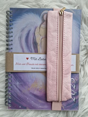 Bundle Engel-Terminplaner 2025 * mit Mäppchen (mit Kugelschreiber und Bleistift) und Postkarte * Geschenkset