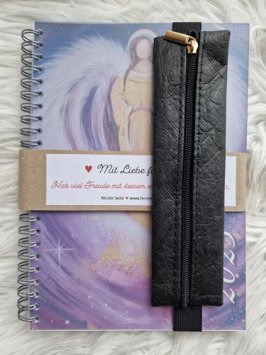 Bundle Engel-Terminplaner 2025 * mit Mäppchen (mit Kugelschreiber und Bleistift) und Postkarte * Geschenkset