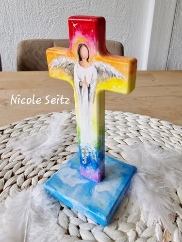 Holzkreuz * Regenbogen-Engel * bemalt * Sternenkind * mit Namensbeschriftung * 16 x 7 cm