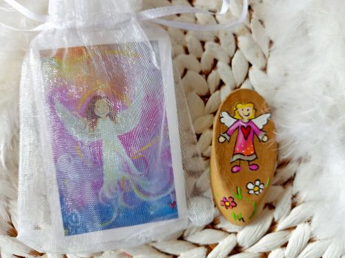Preview: Hosentaschen-Schutzengel * Holz * in Organza-Säckchen mit Spruchkärtchen