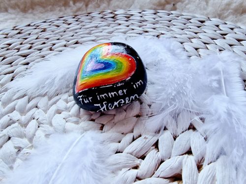 Stein * Regenbogenherz * Für immer im Herzen * handbemalt * 5,5 x 5,3 x 2,5 cm * Trauerstein