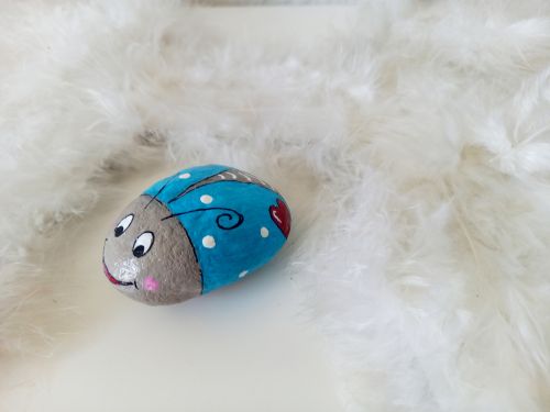 Preview: Käferl-Stein * Türkis mit Herzen * 5,8 x 4,2 x 3 cm