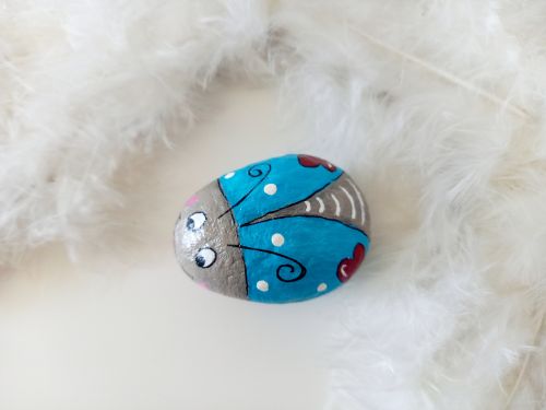 Preview: Käferl-Stein * Türkis mit Herzen * 5,8 x 4,2 x 3 cm