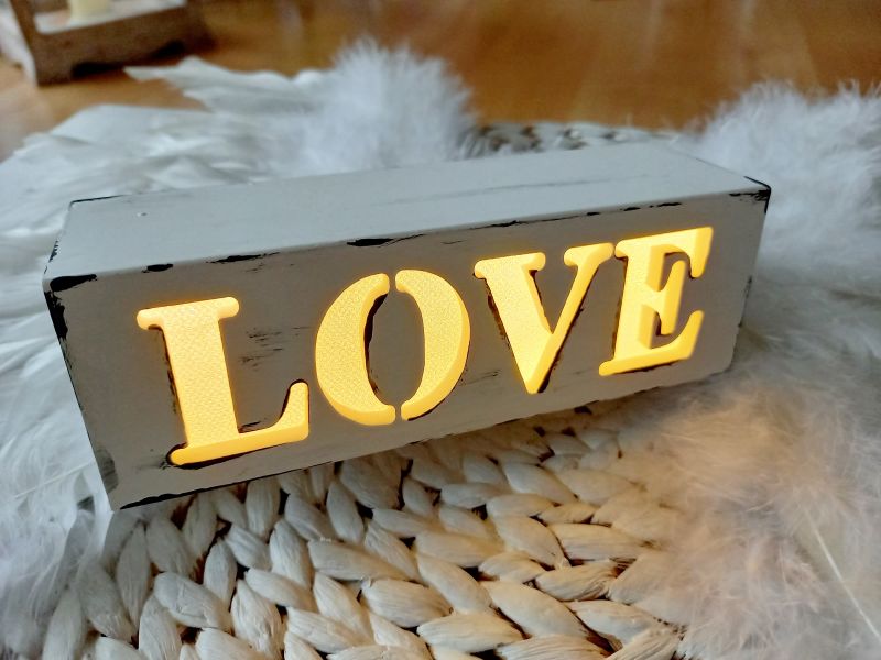 Leuchtender Schriftzug LOVE