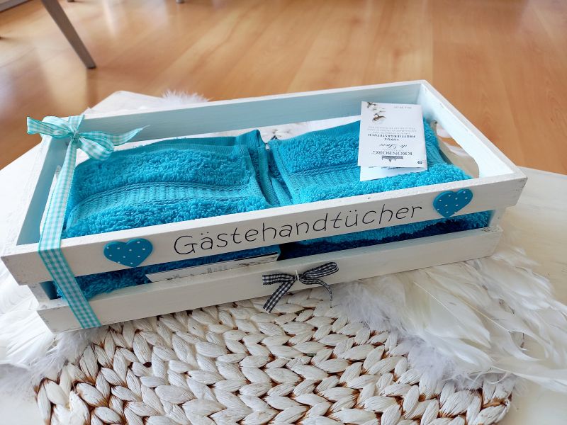 Körbchen mit 2 Gästehandtüchern * Herz * Türkis-Weiß