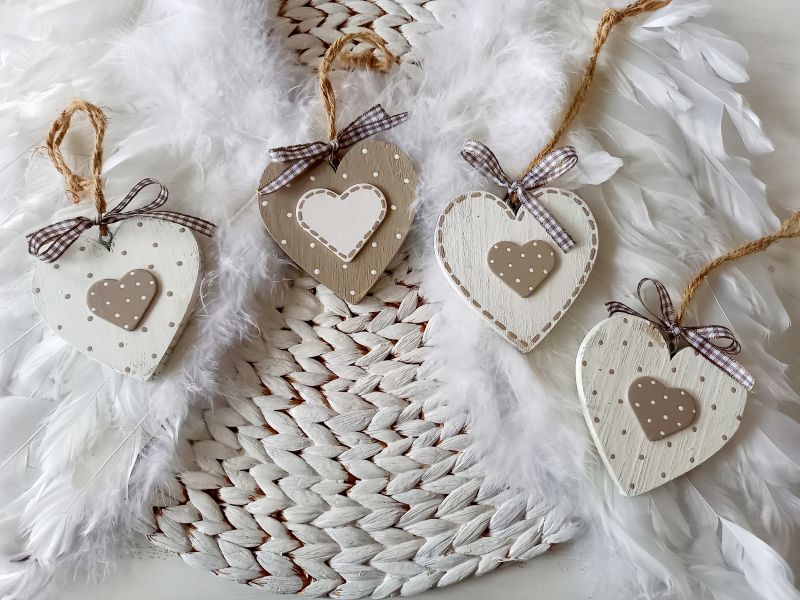 4 Herzhänger * Pünktchen * Beige * 8 x 8 x 0,7 cm * Holz