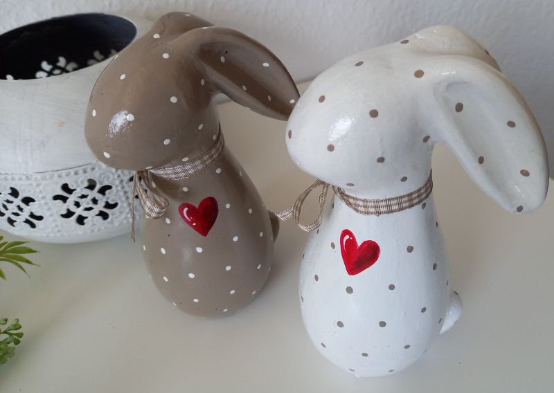 2 Osterhasen * Beton * Beige-Weiß * 15 cm * Herz * Hasenpaar * Pünktchen