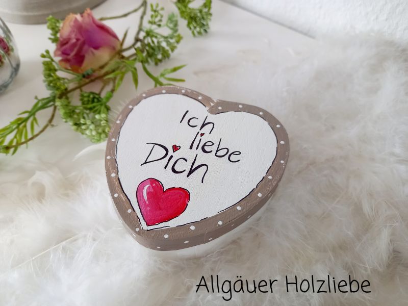 Geschenkdose * Ich liebe Dich * Holzdose * Herz * 9 x 9 x 3 cm * mit Organzabeutel und Rosenblättern