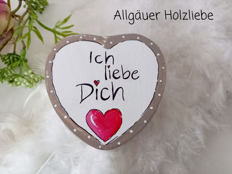 Geschenkdose * Ich liebe Dich * Holzdose * Herz * 9 x 9 x 3 cm * mit Organzabeutel und Rosenblättern