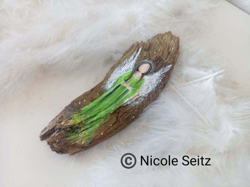 Engel auf Treibholz gemalt * 12 x 4 x 1 cm * Treibholz Bodensee * Hellgrün