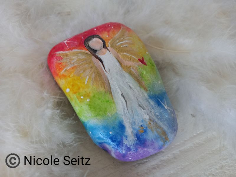 Engel auf Stein gemalt * Regenbogen * 10 x 7 x 3 cm