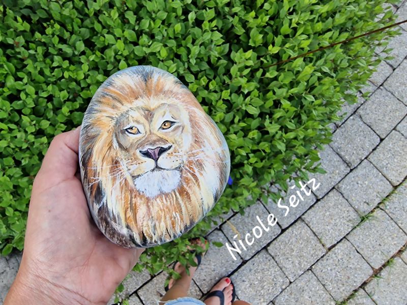 Stein handbemalt * Krafttier Löwe * 12 x 10 x 4 cm
