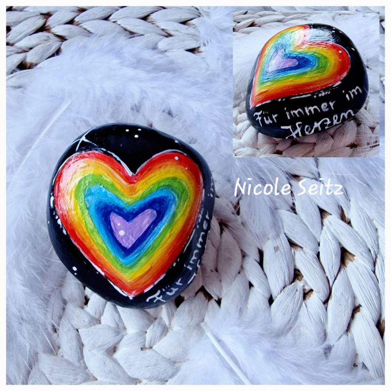 Stein * Regenbogenherz * Für immer im Herzen * handbemalt * 5,5 x 5,3 x 2,5 cm * Trauerstein