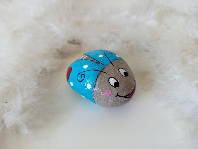 Käferl-Stein * Türkis mit Herzen * 5,8 x 4,2 x 3 cm