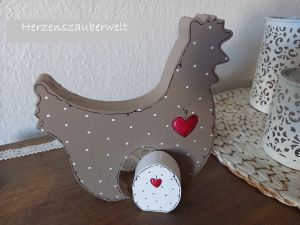 Huhn mit Osterei * Pünktchen * Beige/Taupe-Rot * 17 x 15,5 x 2 cm * zum Aufstellen
