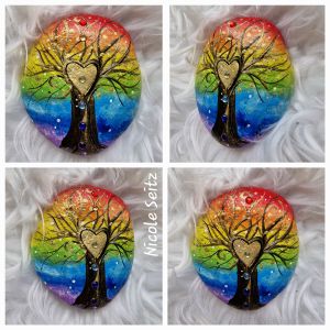 Stein * Lebensbaum * Regenbogen * handbemalt * 8,5 x 7,5 x 2 cm